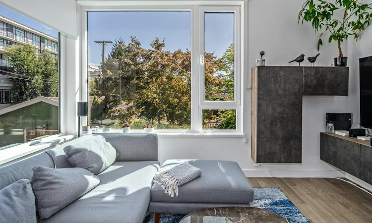 487 W 26th Avenue