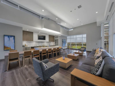2709-4688 Kingsway - 5