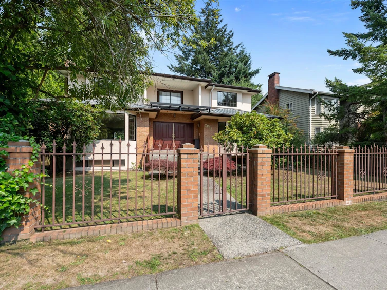 2855 W 37th Avenue, Vancouver, BC, V6N 2T7 - 2
