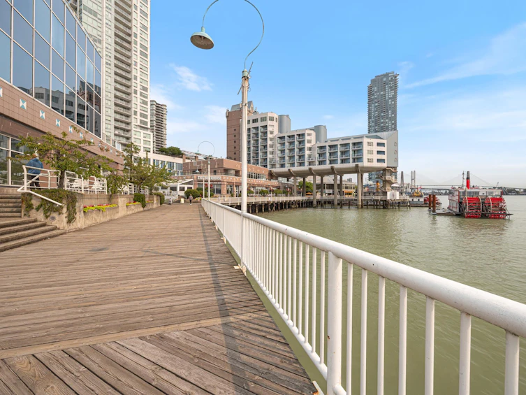 TH2-988 Quayside Drive, New Westminster, BC, V3M 0L5 - 34