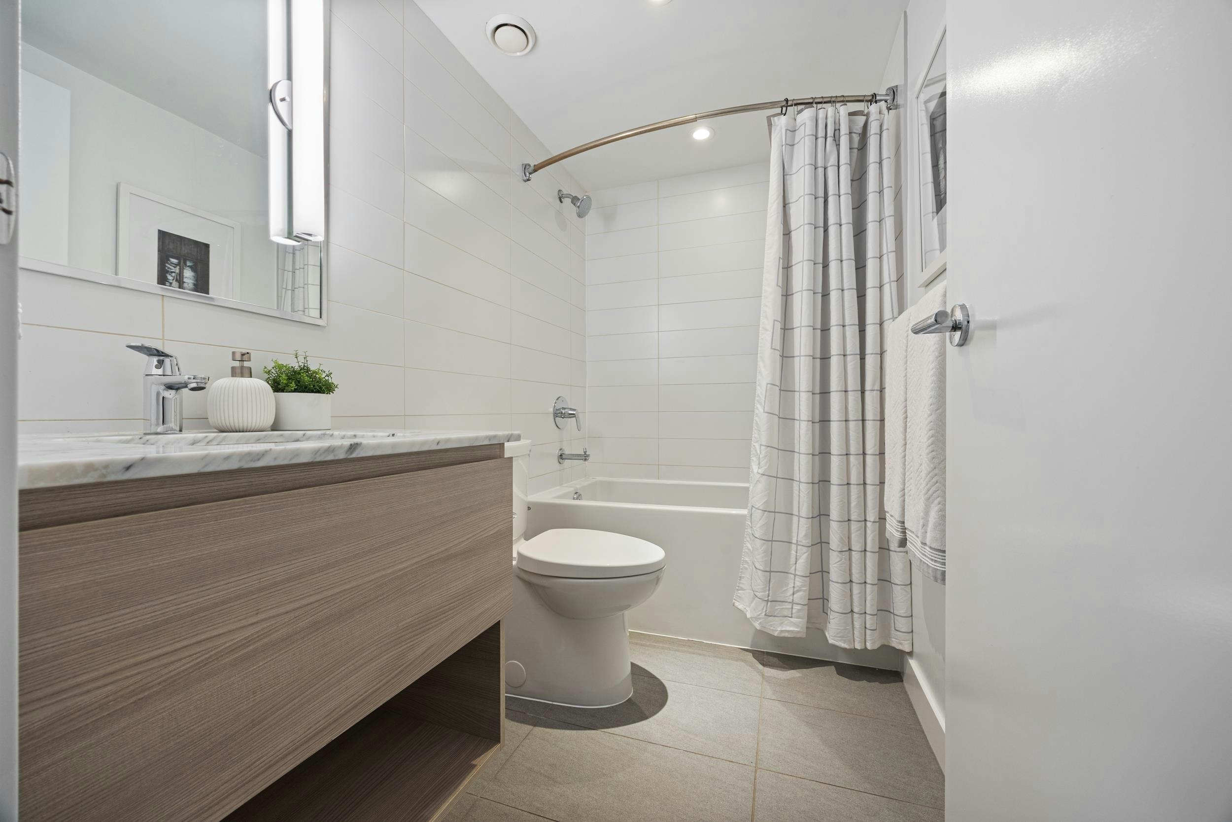 TH2-988 Quayside Drive, New Westminster, BC, V3M 0L5 - 23