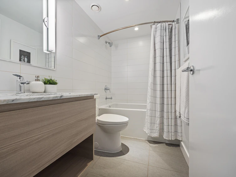 TH2-988 Quayside Drive, New Westminster, BC, V3M 0L5 - 23