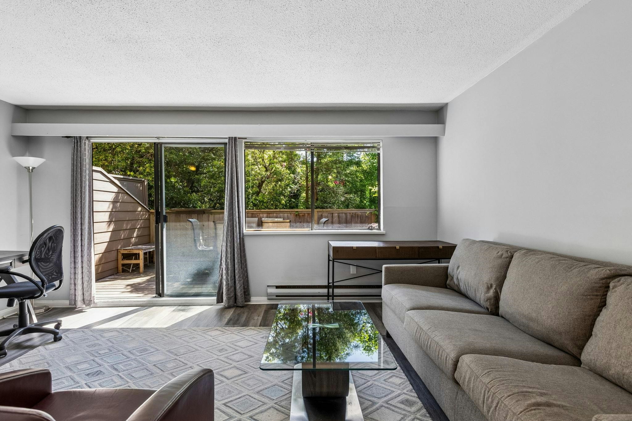 102-107 W 27th Street, North Vancouver, BC, V7N 4G5