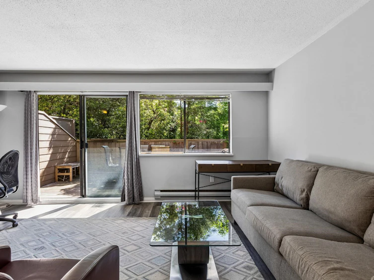 102-107 W 27th Street, North Vancouver, BC, V7N 4G5