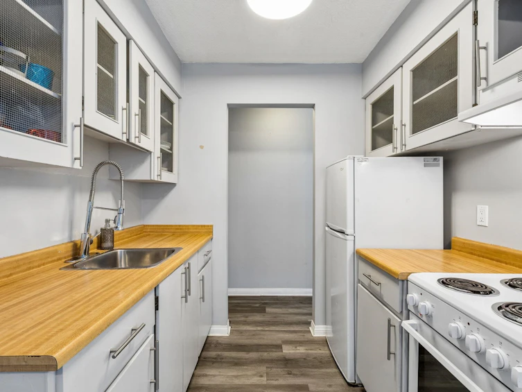 102-107 W 27th Street, North Vancouver, BC, V7N 4G5 - 10