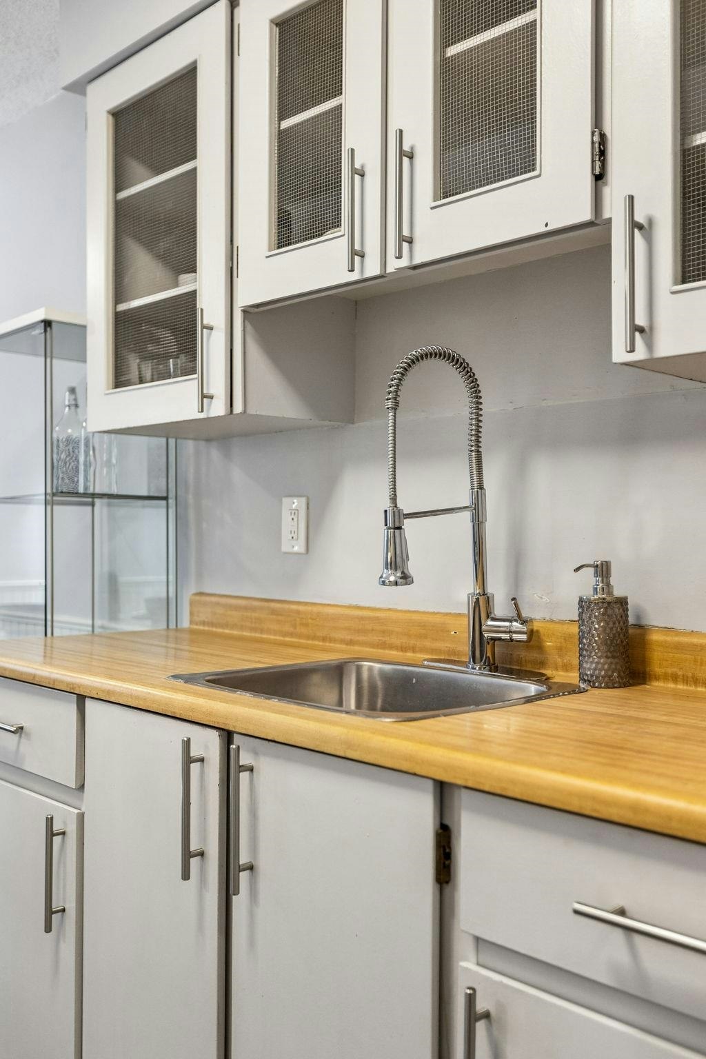 102-107 W 27th Street, North Vancouver, BC, V7N 4G5 - 9