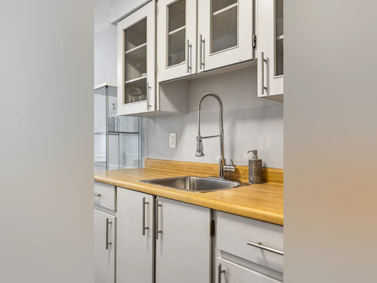102-107 W 27th Street, North Vancouver, BC, V7N 4G5 - 9