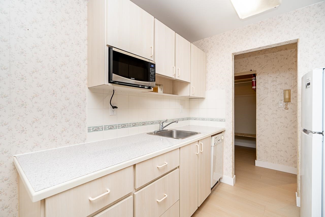 208-15020 North Bluff Road, Surrey, BC, V4B 5A4 - 13