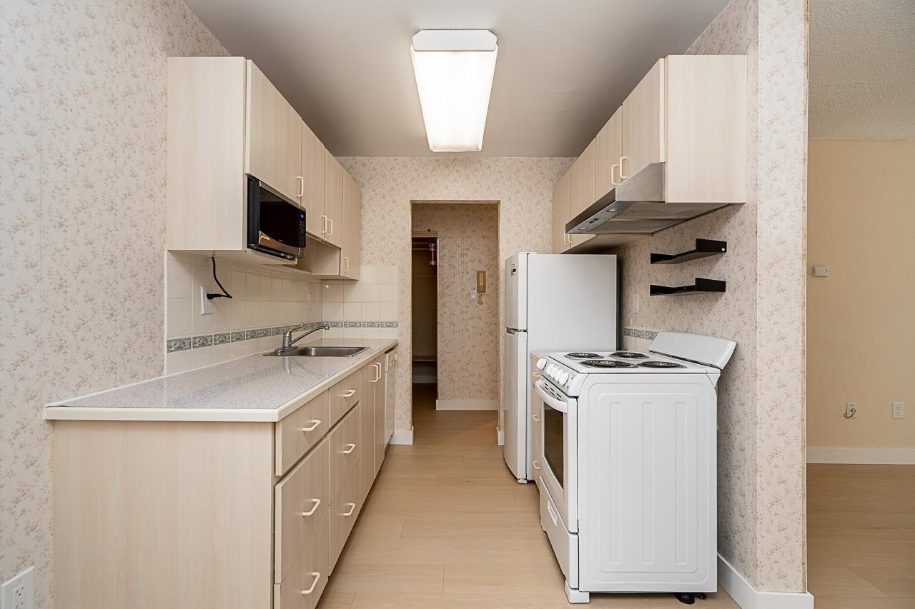 208-15020 North Bluff Road, Surrey, BC, V4B 5A4 - 12