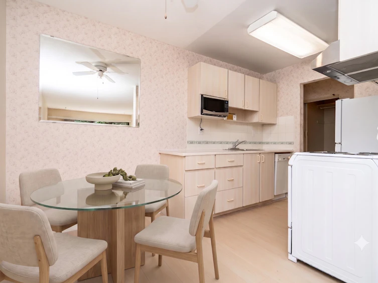 208-15020 North Bluff Road, Surrey, BC, V4B 5A4 - 3