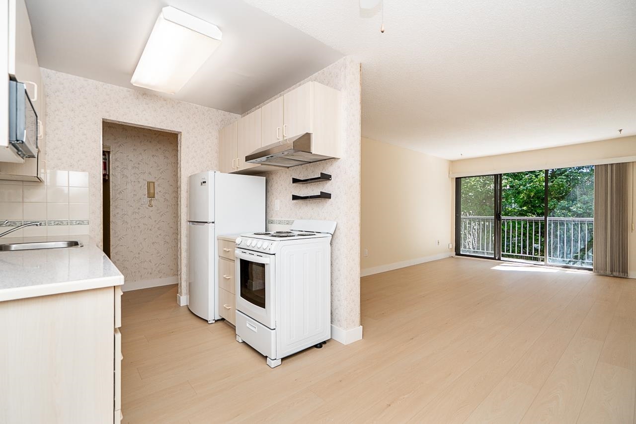 208-15020 North Bluff Road, Surrey, BC, V4B 5A4 - 11