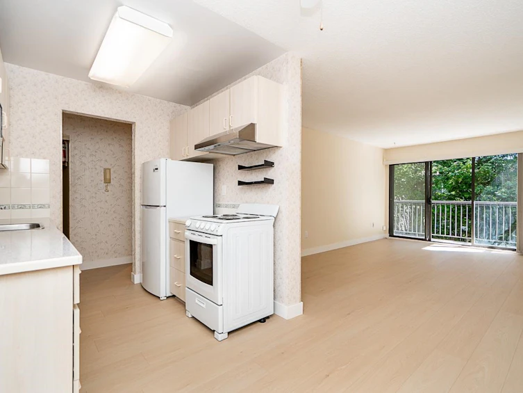 208-15020 North Bluff Road, Surrey, BC, V4B 5A4 - 11