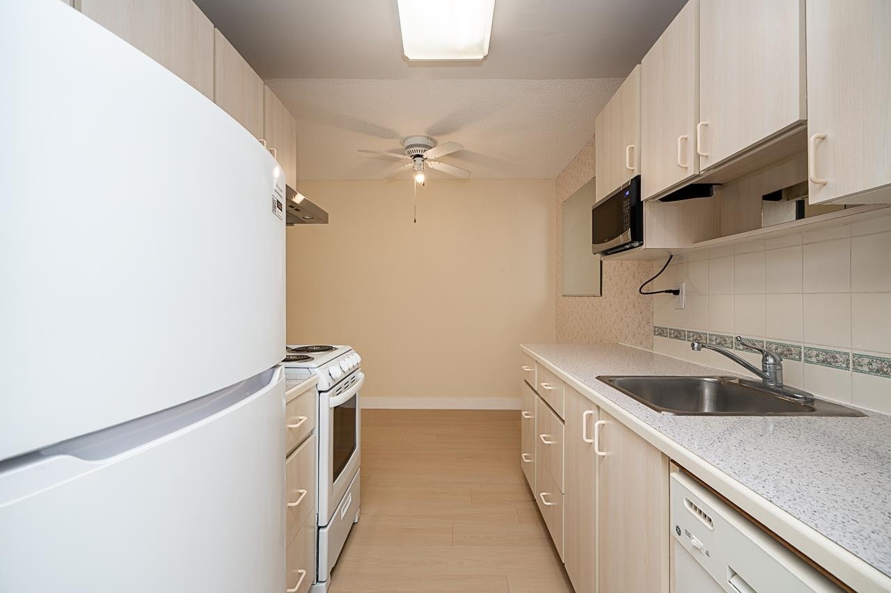 208-15020 North Bluff Road, Surrey, BC, V4B 5A4 - 15