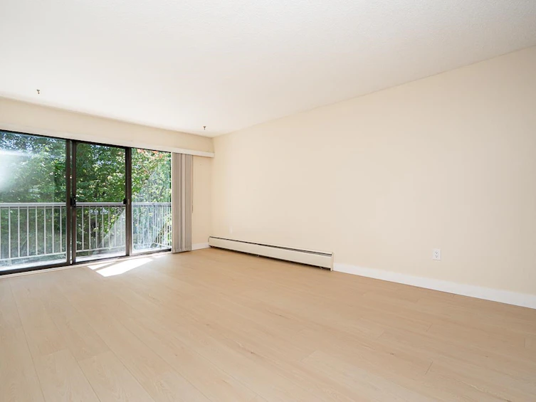 208-15020 North Bluff Road, Surrey, BC, V4B 5A4 - 5