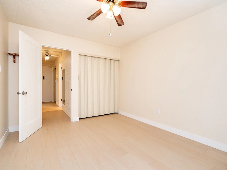 208-15020 North Bluff Road, Surrey, BC, V4B 5A4 - 17