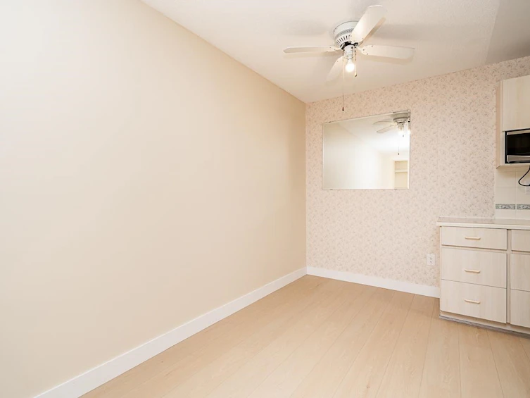 208-15020 North Bluff Road, Surrey, BC, V4B 5A4 - 10