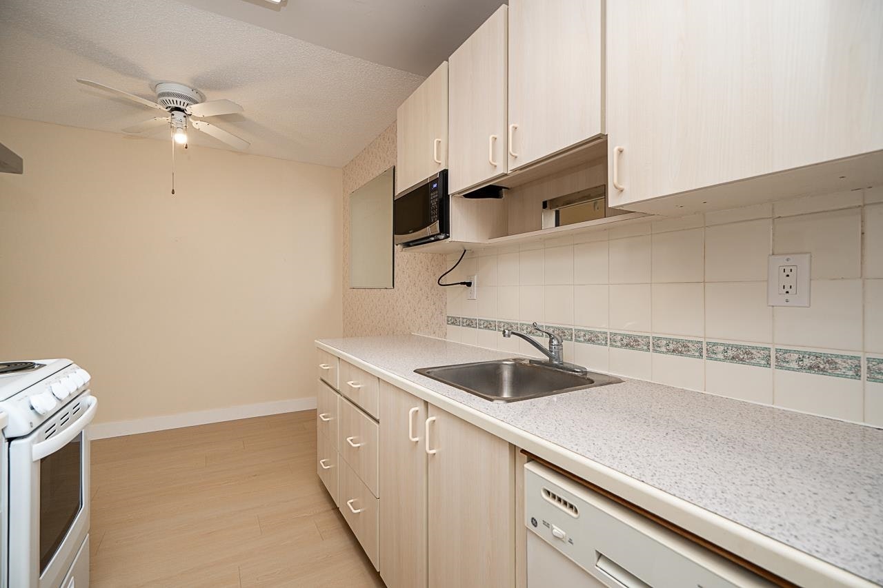 208-15020 North Bluff Road, Surrey, BC, V4B 5A4 - 16