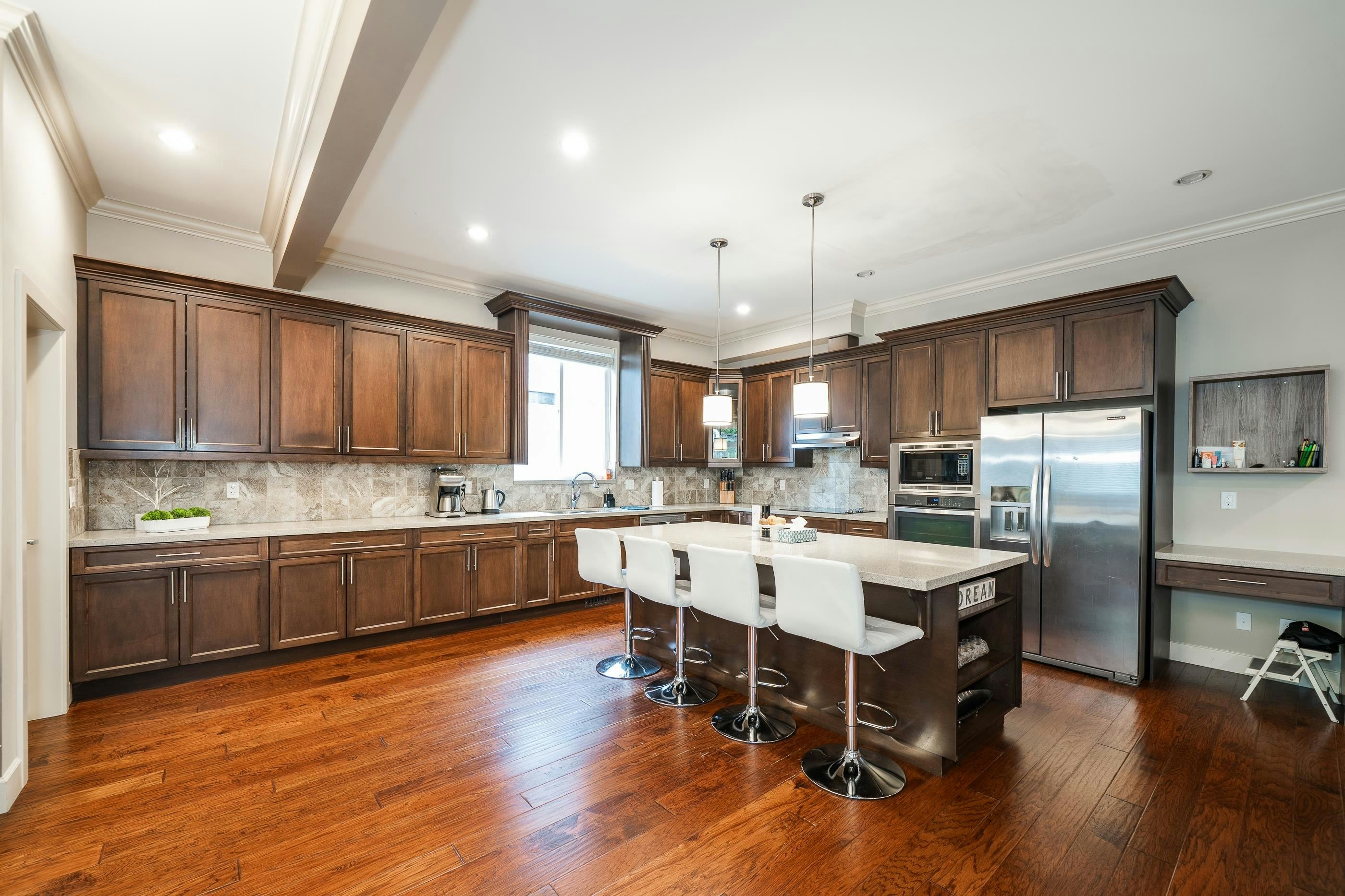 1353 Hames Crescent - 4