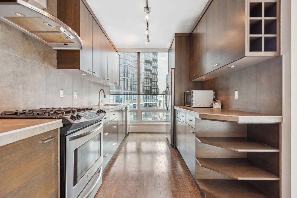 2703-837 W Hastings Street, Vancouver, BC, V6C 1C6 - 18