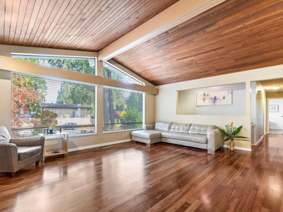 6457 Summit Crescent - 4