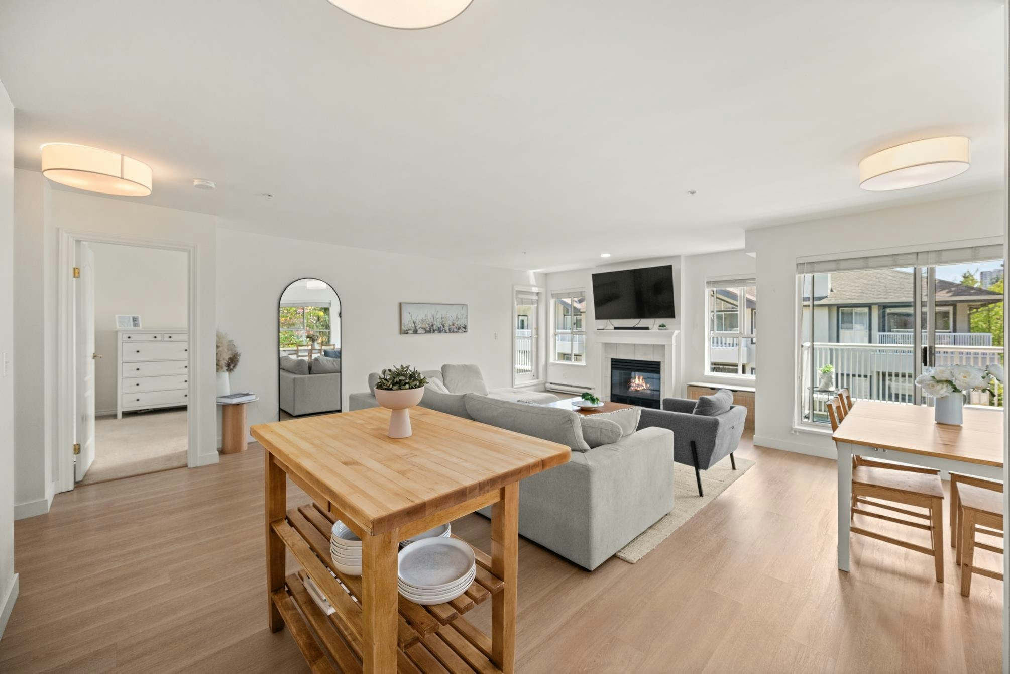309-15272 20 Avenue, Surrey, BC, V4A 2A3