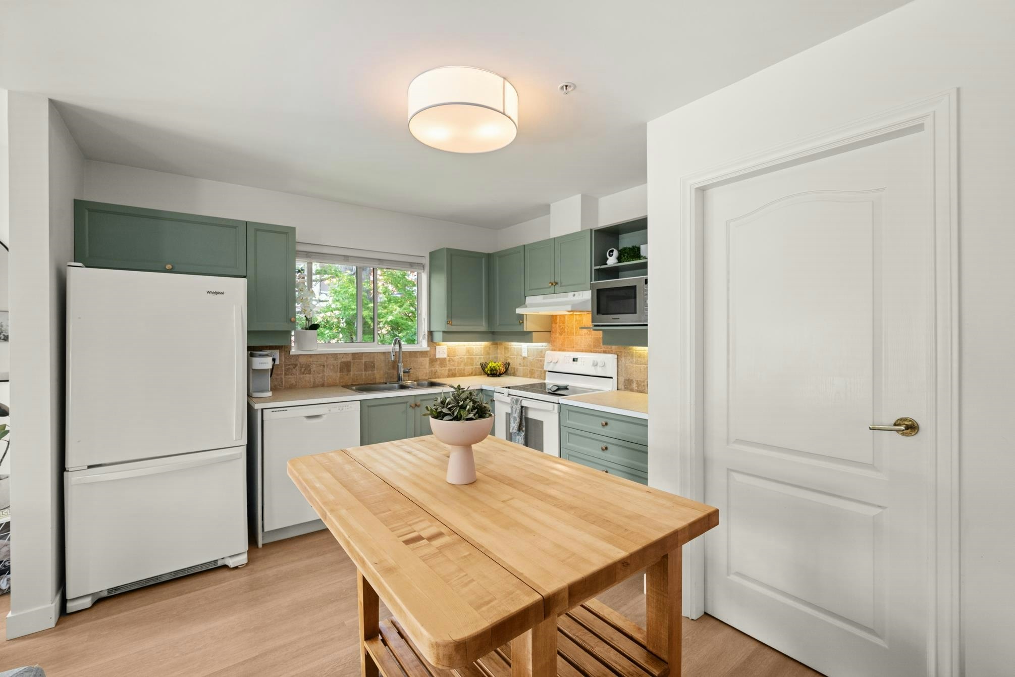 309-15272 20 Avenue, Surrey, BC, V4A 2A3 - 9