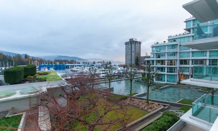 302-1777 Bayshore Drive
