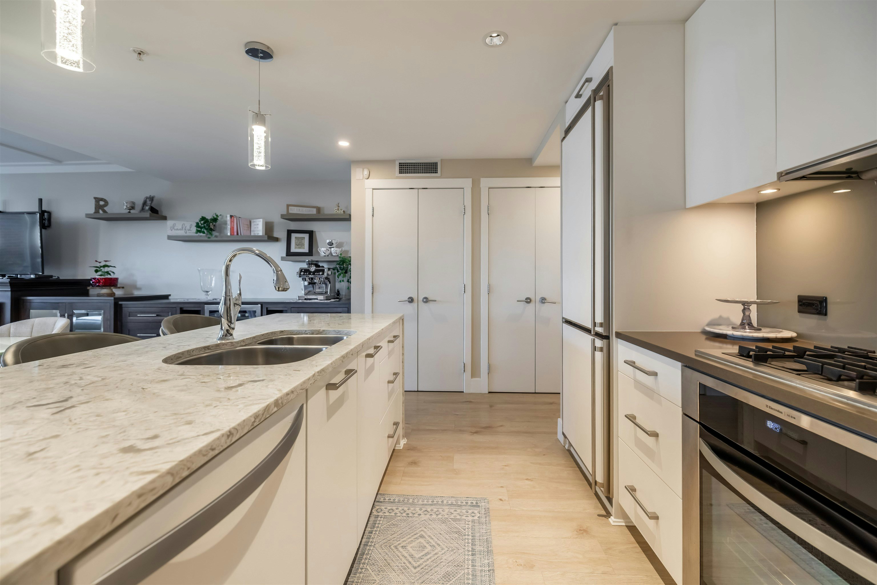 204-15152 Russell Avenue, Surrey, BC, V4B 0A3 - 15