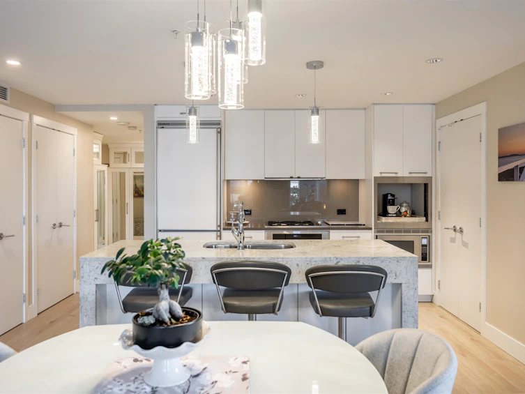 204-15152 Russell Avenue, Surrey, BC, V4B 0A3 - 14