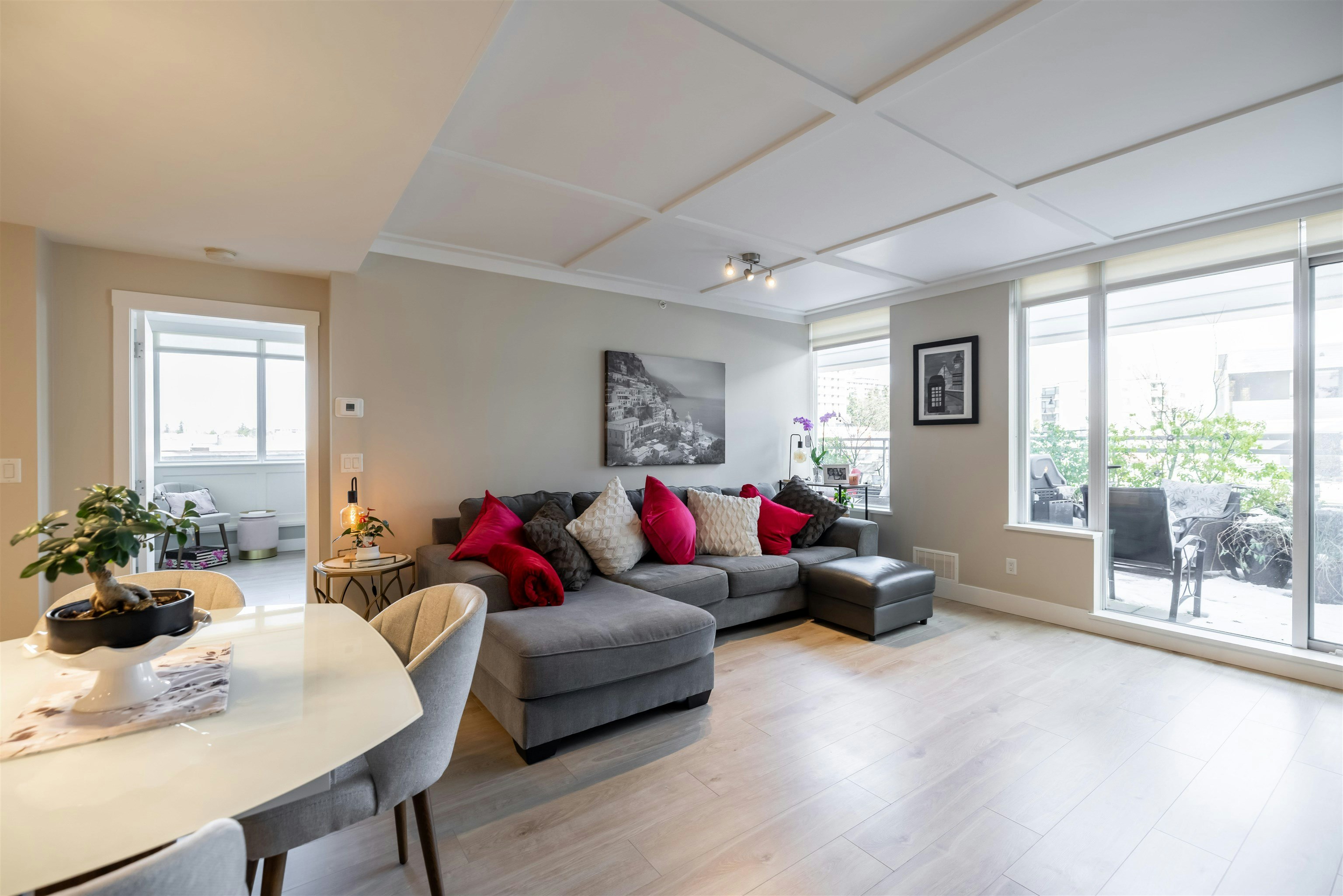204-15152 Russell Avenue - 5