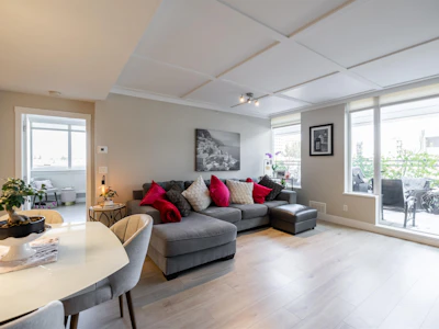 204-15152 Russell Avenue - 5