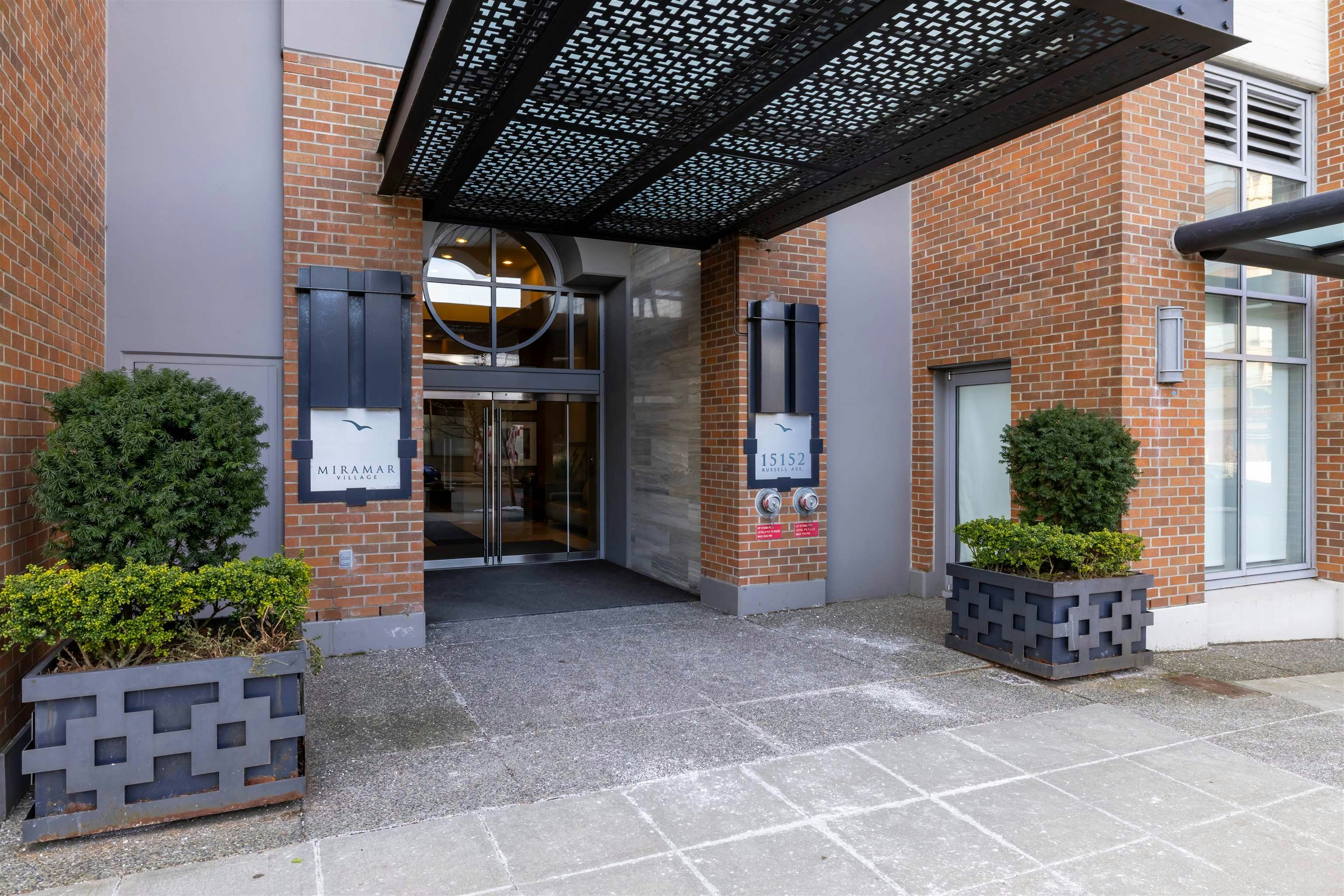 204-15152 Russell Avenue - 2