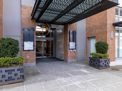 204-15152 Russell Avenue - 2