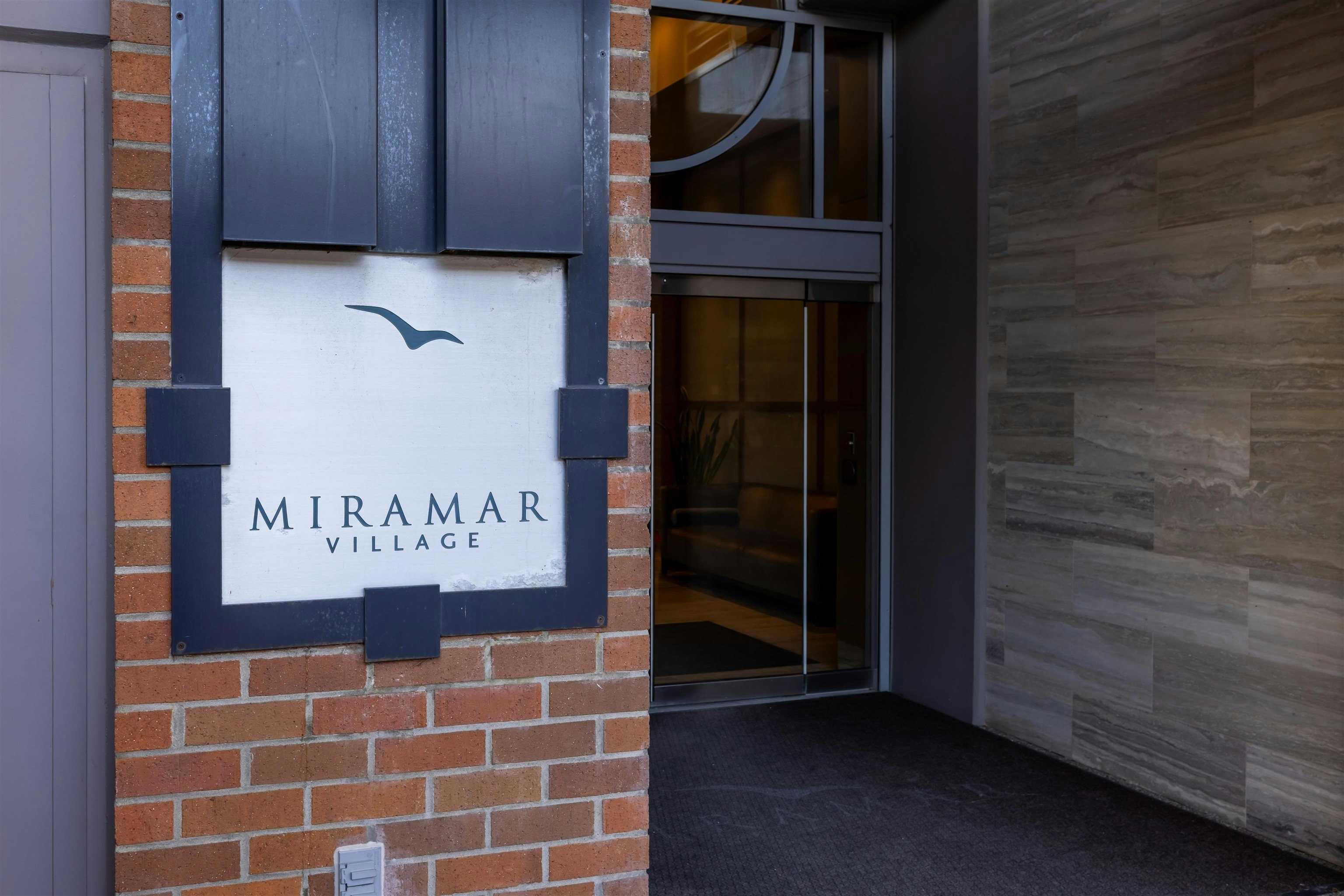 204-15152 Russell Avenue - 3