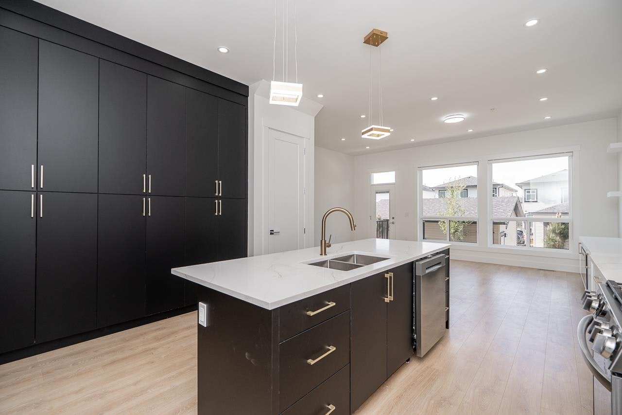 20547 74b Avenue, Langley, BC, V2Y 3S8