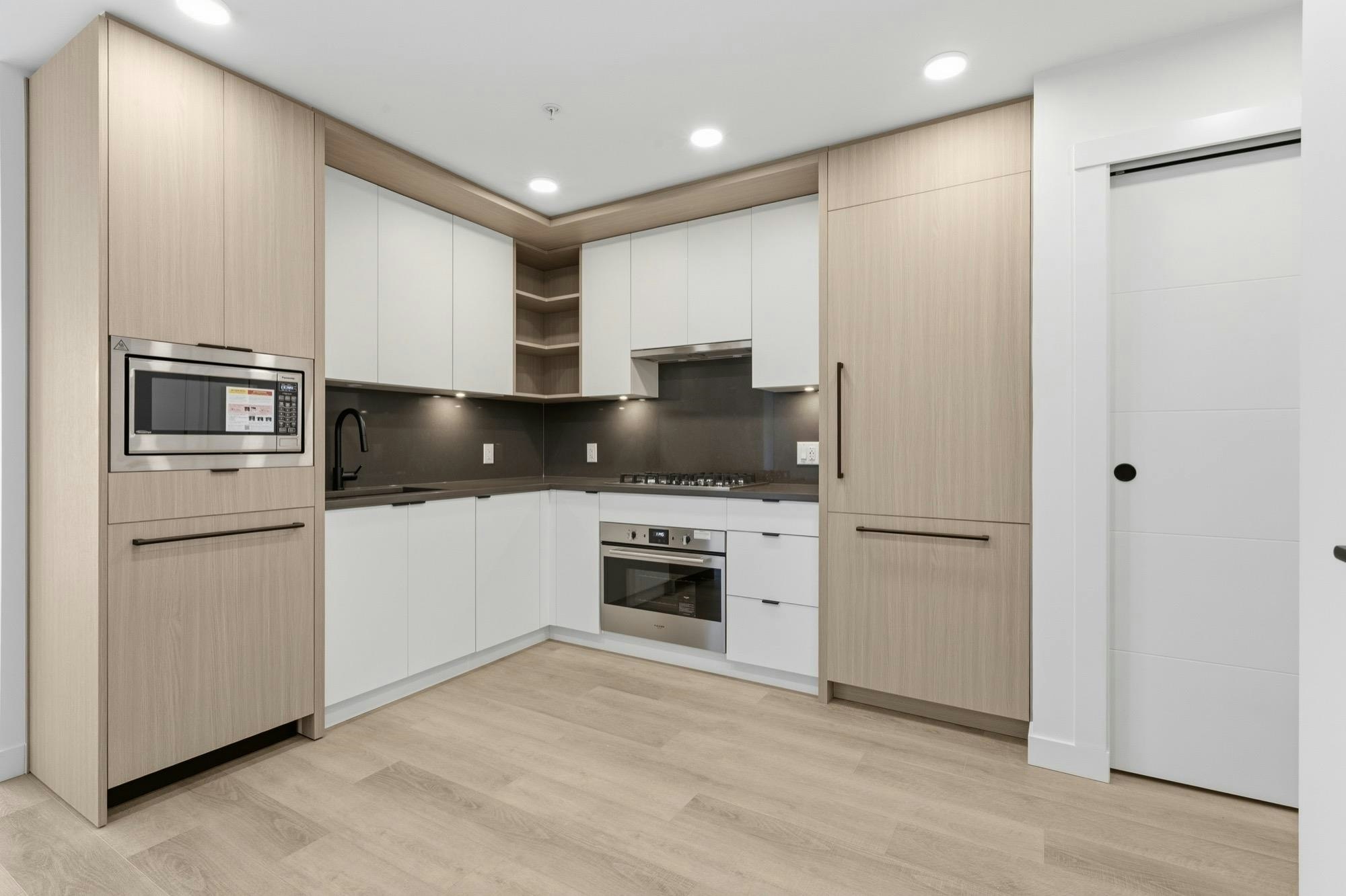 403-2268 E Broadway, Vancouver, BC, V5N 0L2