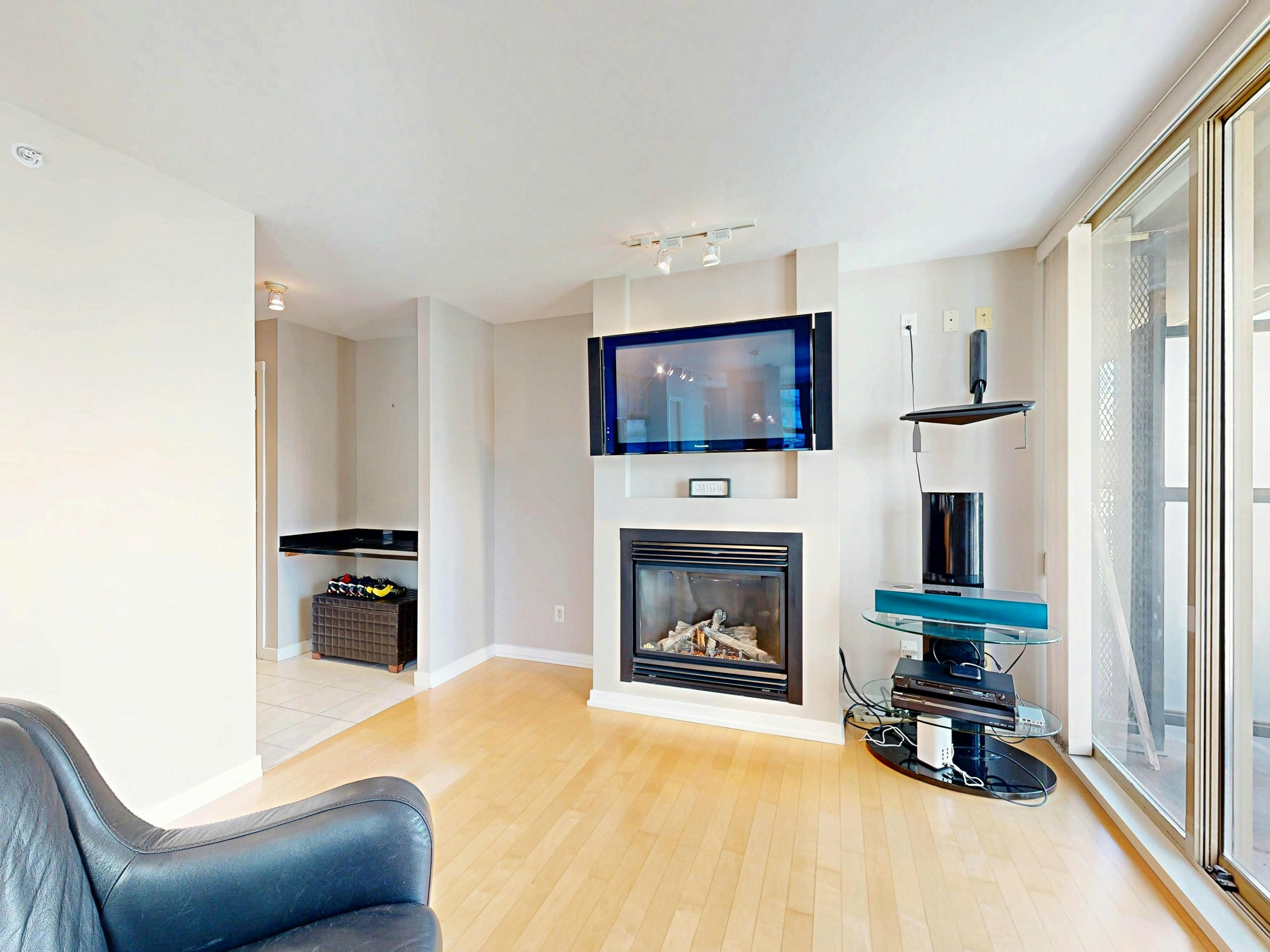 1003-969 Richards Street - 3