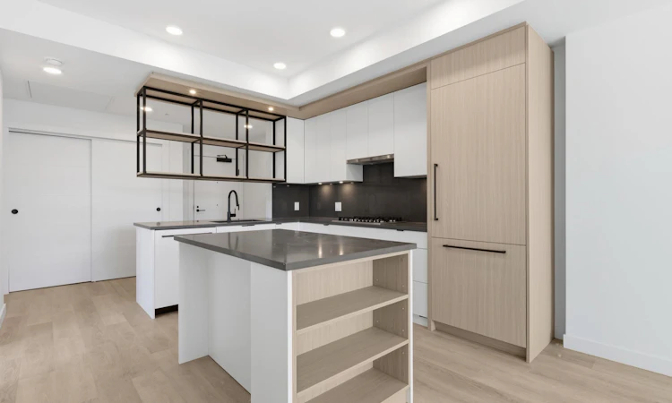 302-2268 E Broadway