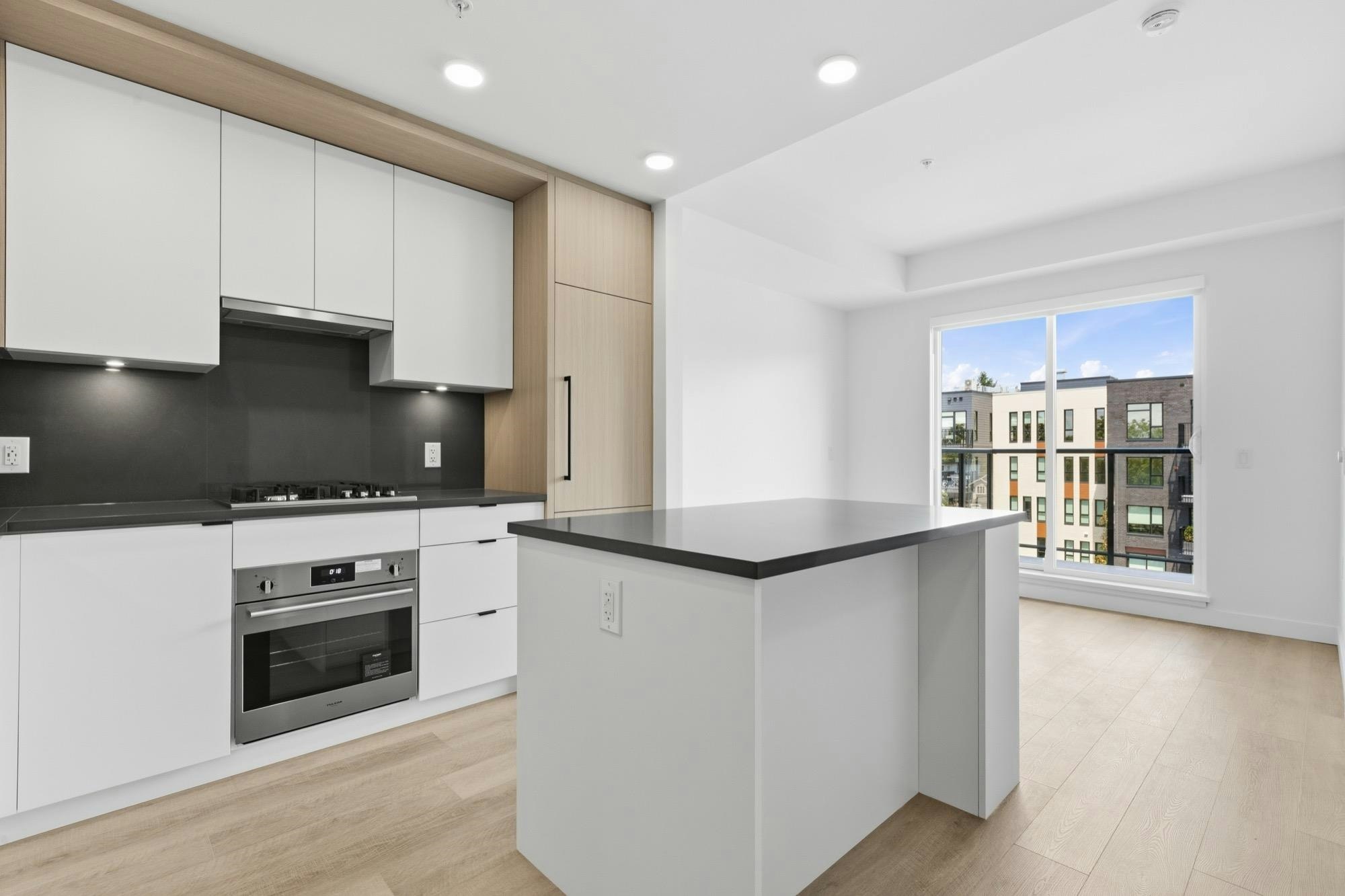 504-2268 E Broadway, Vancouver, BC, V5N 0L2