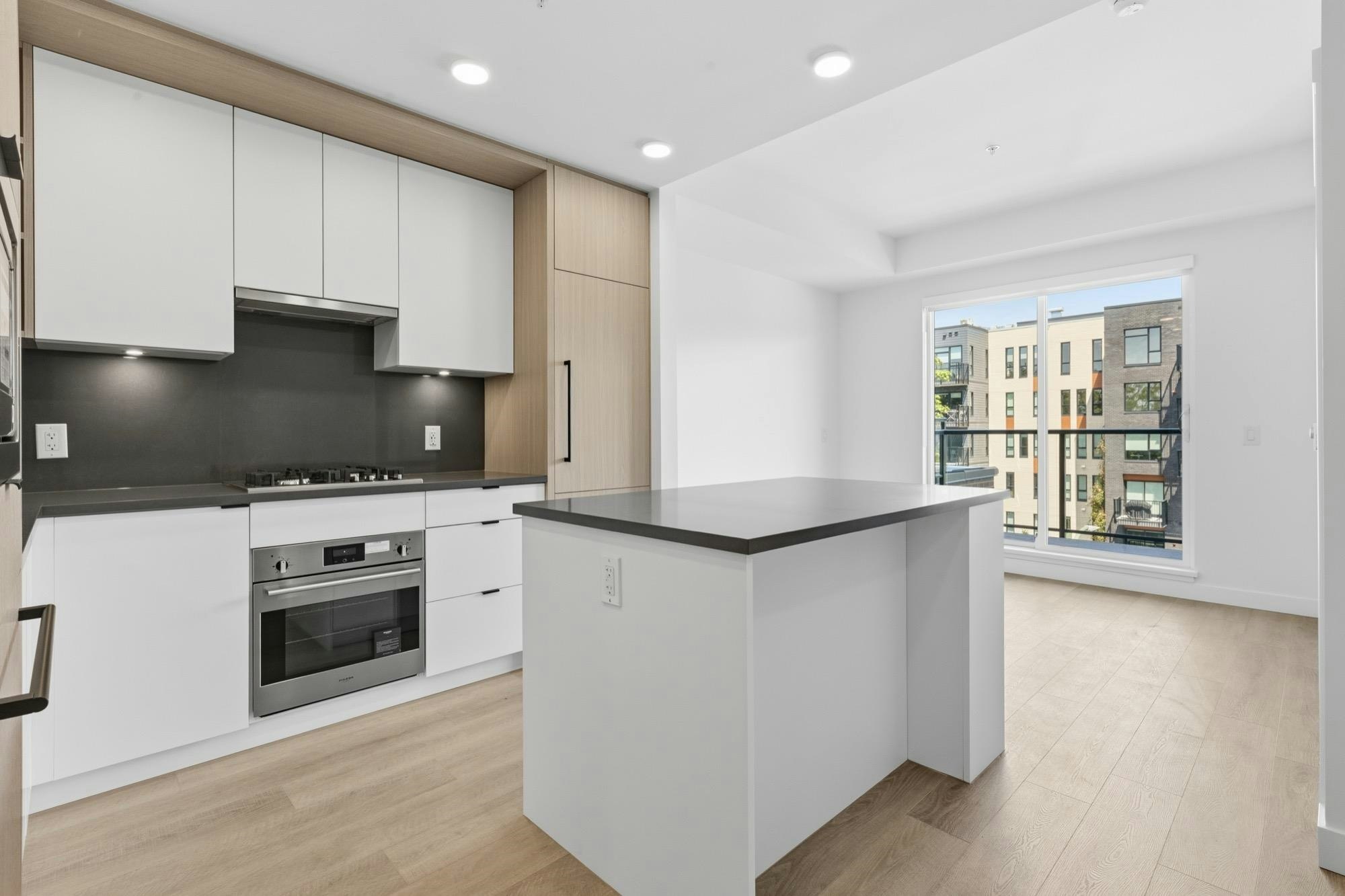 404-2268 E Broadway, Vancouver, BC, V5N 0L2