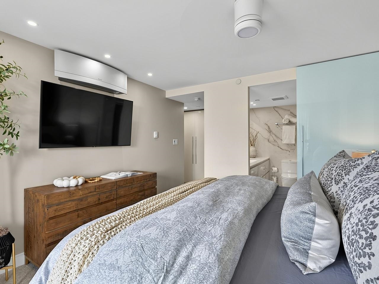907-2201 Pine Street, Vancouver, BC, V6J 5E7 - 11