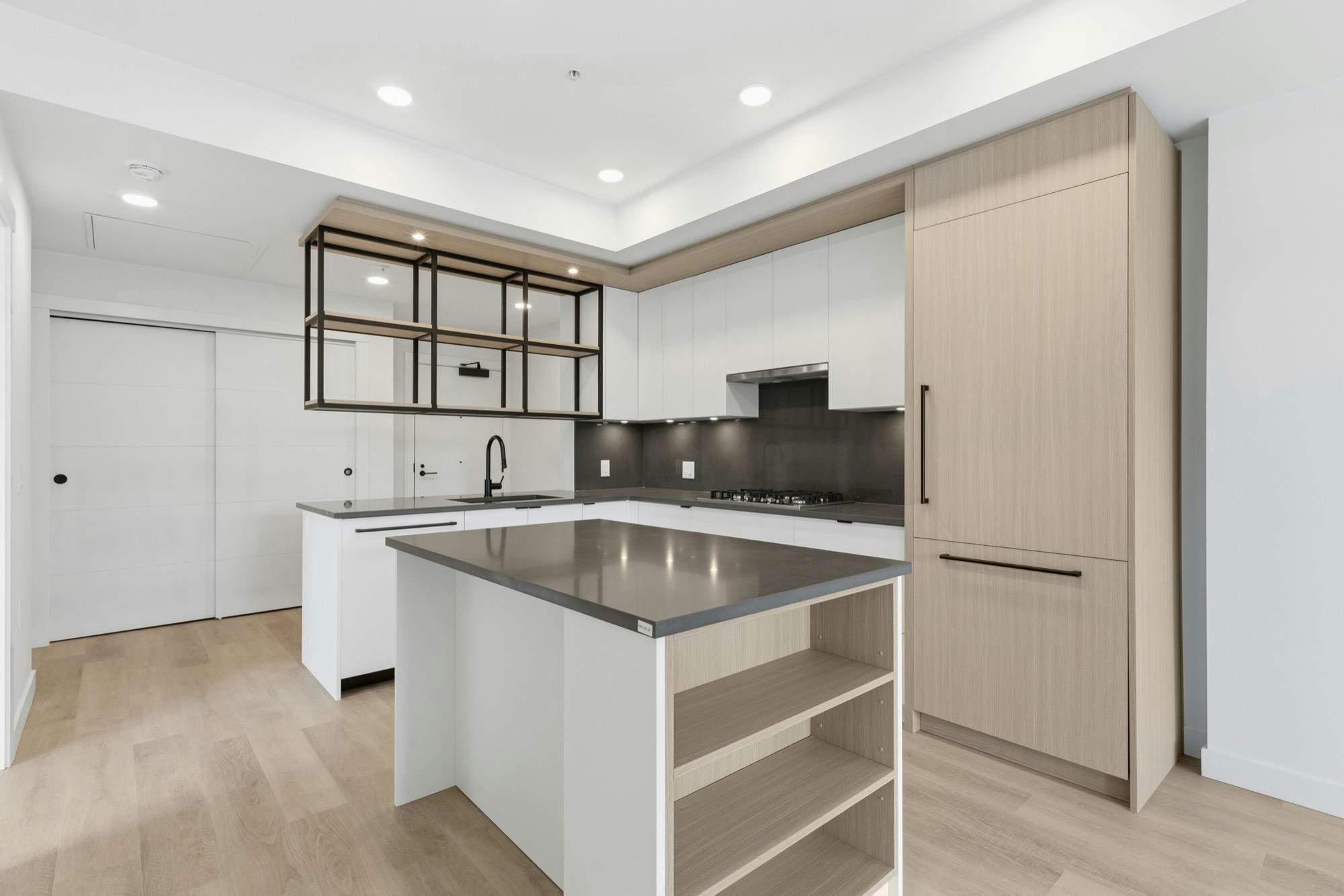 202-2268 E Broadway, Vancouver, BC, V5N 0L2