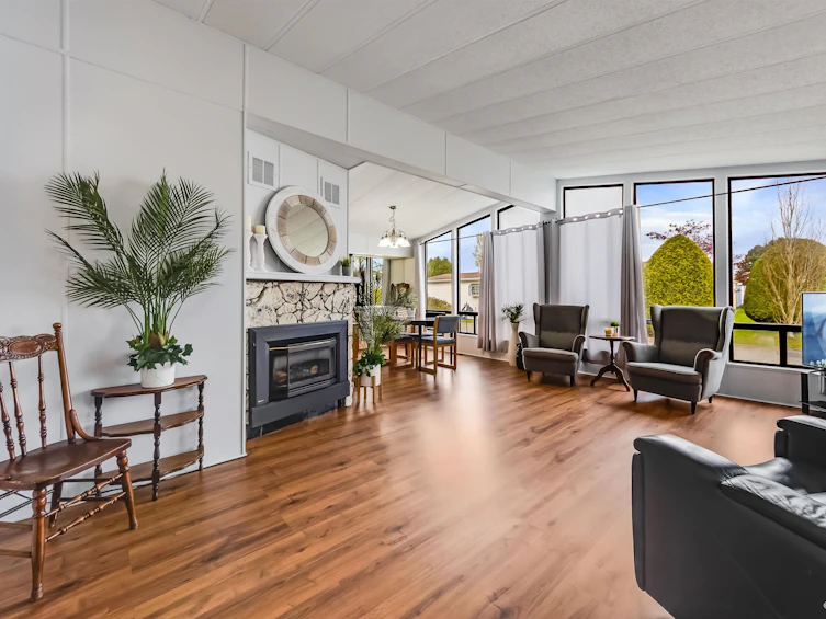 18-2120 King George Boulevard, Surrey, BC, V4A 6Y8 - 2