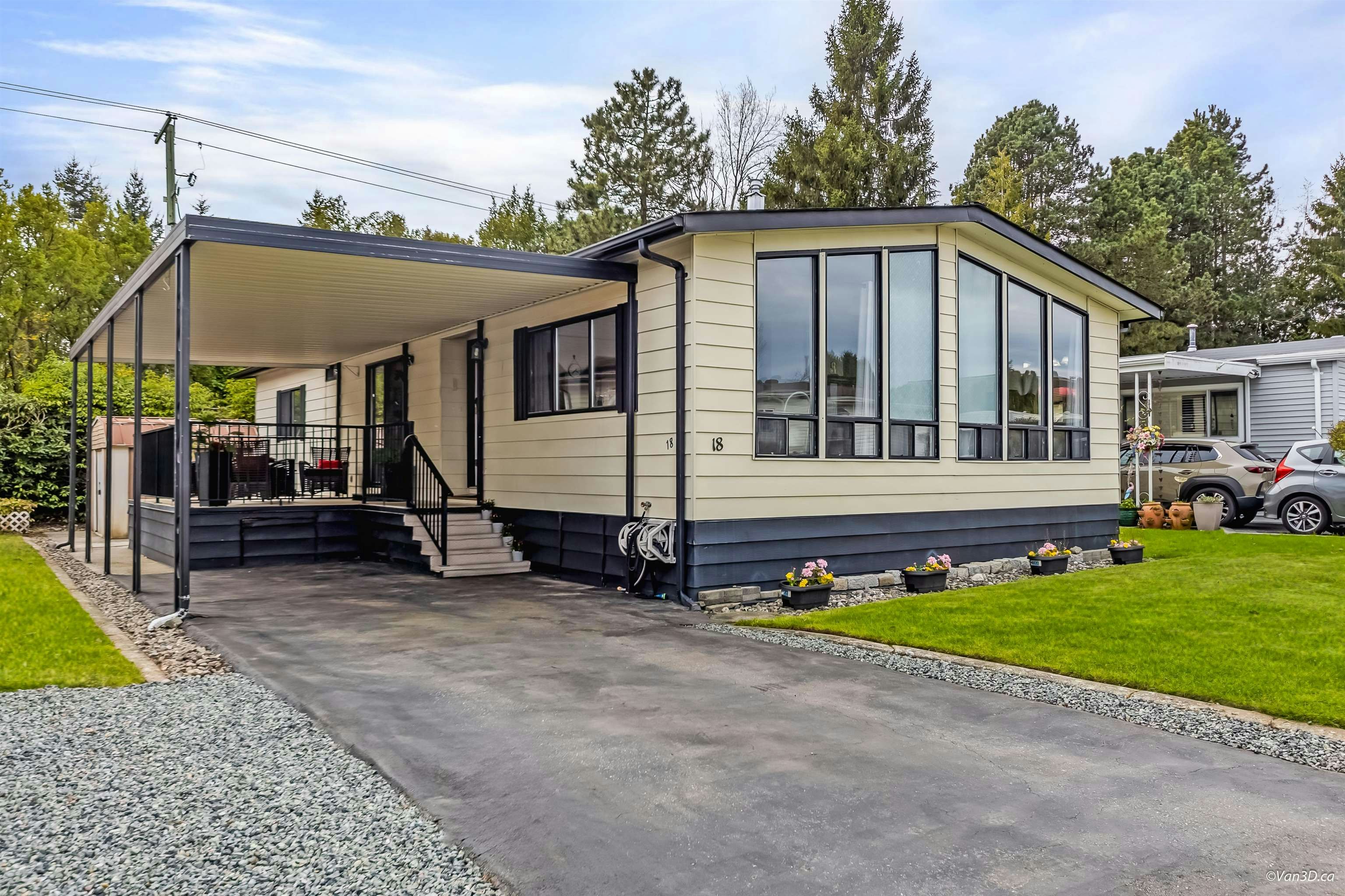 18-2120 King George Boulevard, Surrey, BC, V4A 6Y8