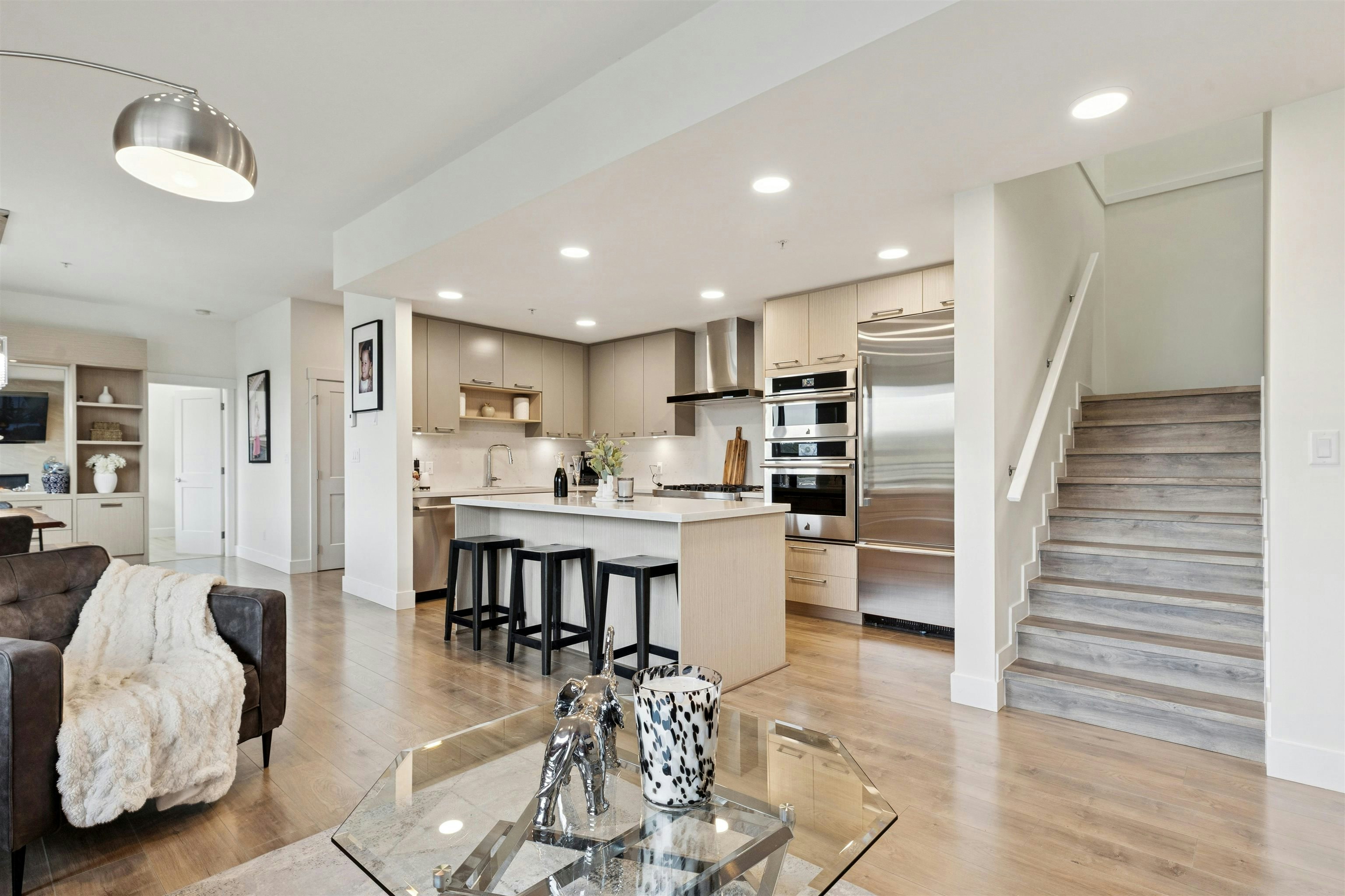 501-14022 North Bluff Road, Surrey, BC, V4B 3C3