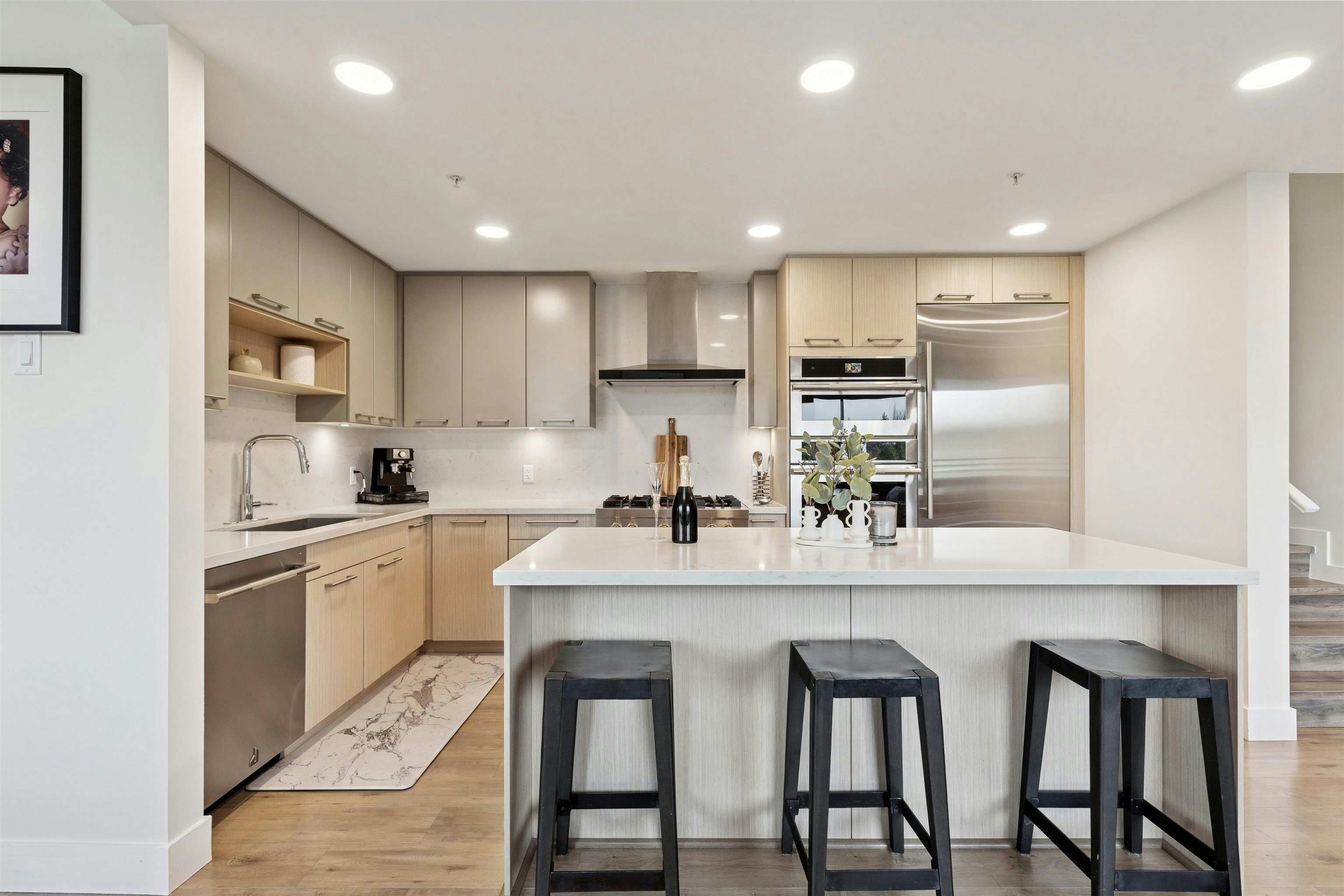 501-14022 North Bluff Road, Surrey, BC, V4B 3C3