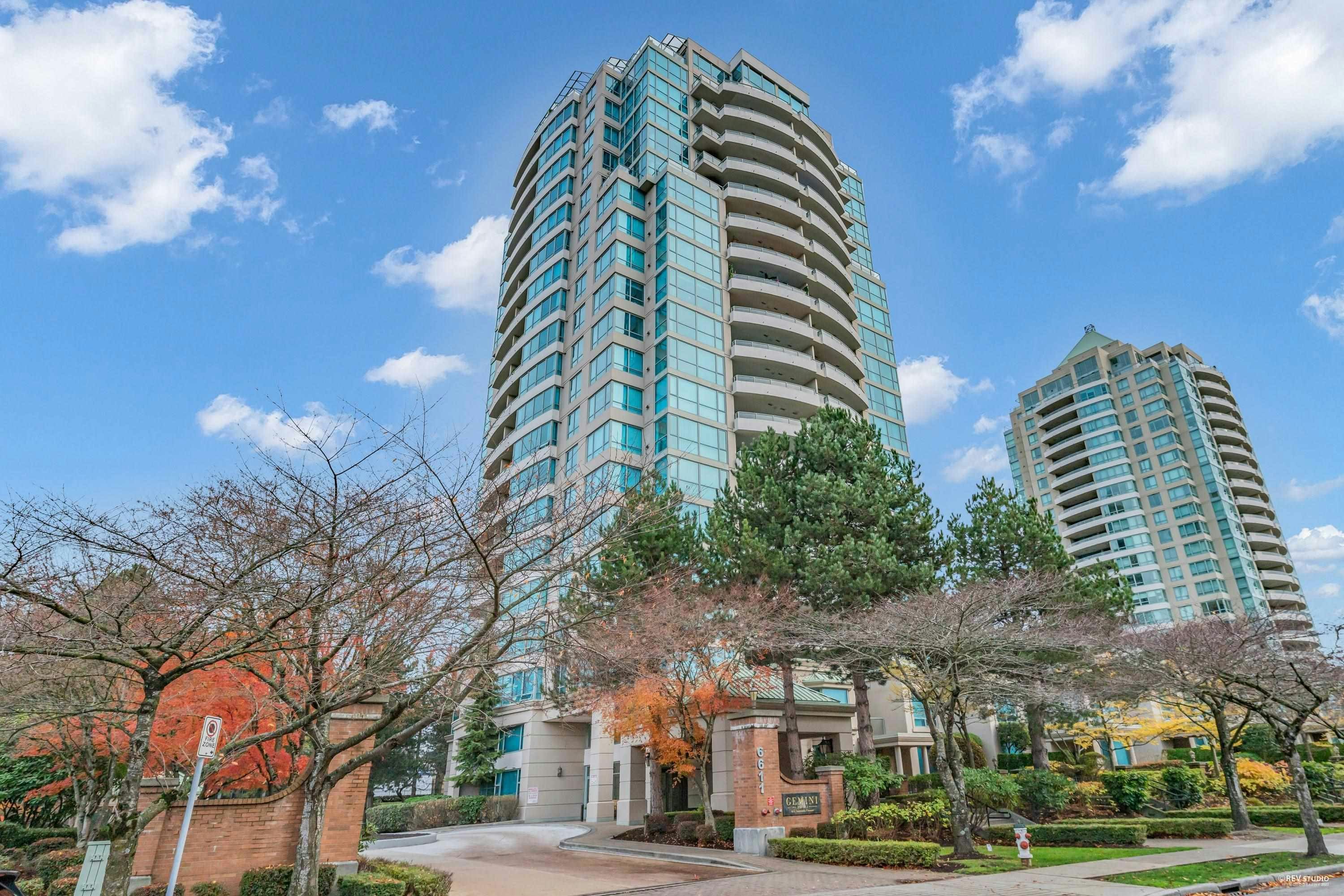 802-6611 Outhoaks Crescent, Burnaby, BC, V5E 4L5
