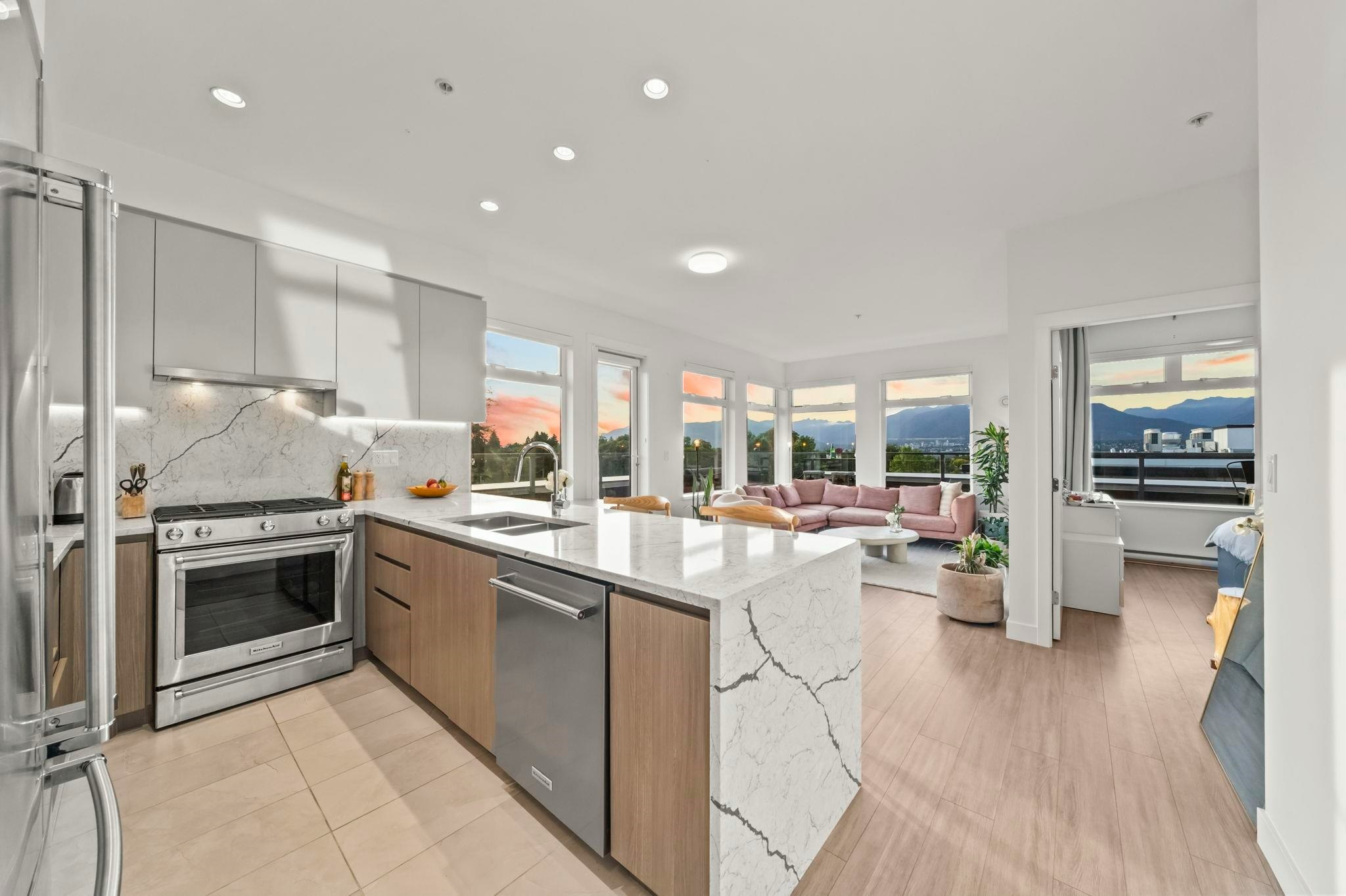 408-2408 Grant Street, Vancouver, BC, V5K 3G4