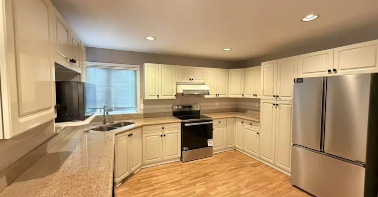 10177 107a St, Surrey, BC, V4N 4N6 - 2