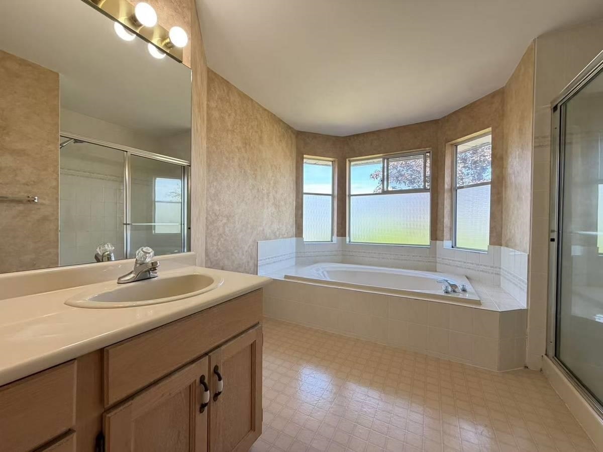 10177 107a St, Surrey, BC, V4N 4N6 - 10
